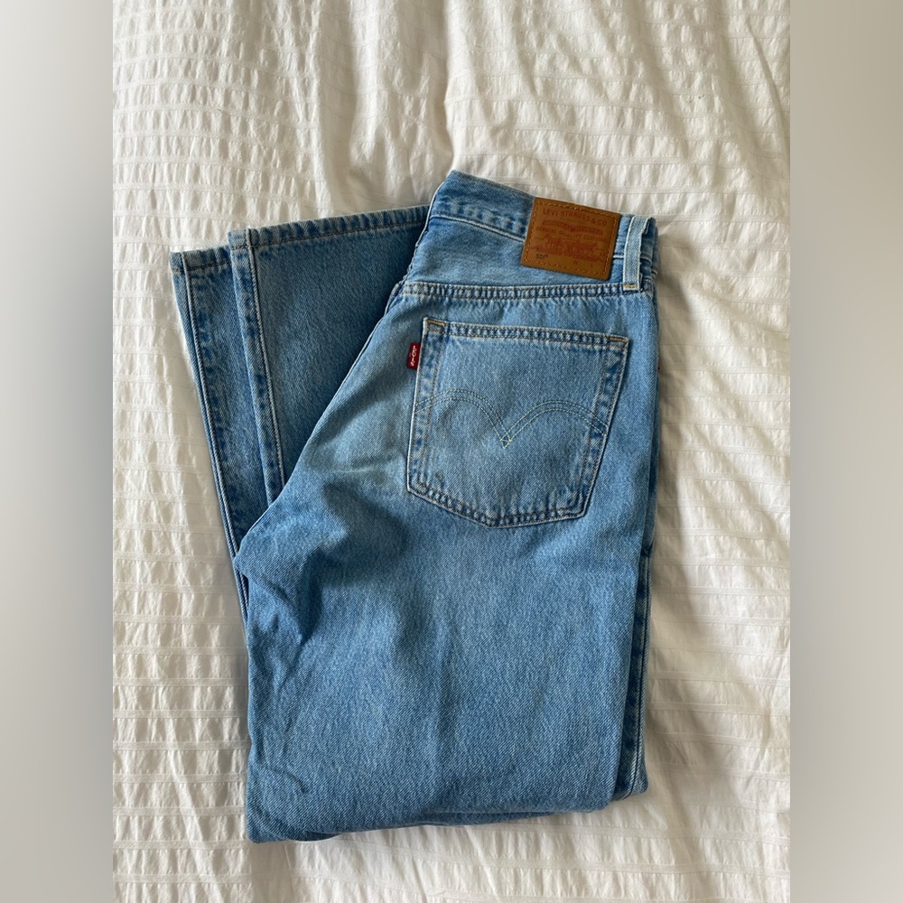 501 Levi’s light wash straight leg